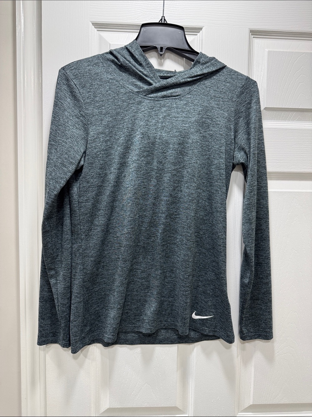 NIKE Women's Dark Heather Gray Long-Sleeve Hooded Athletic Top- dry fit material